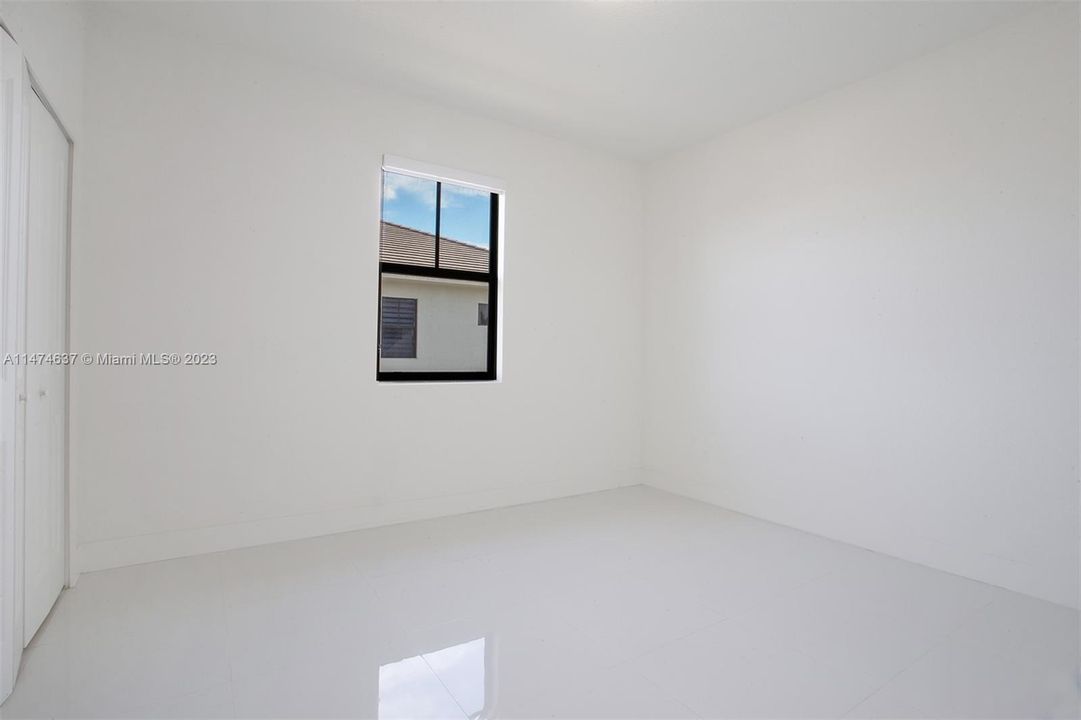 Recently Sold: $1,049,000 (5 beds, 4 baths, 3487 Square Feet)