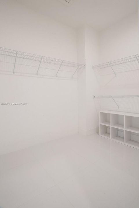 Recently Sold: $1,049,000 (5 beds, 4 baths, 3487 Square Feet)