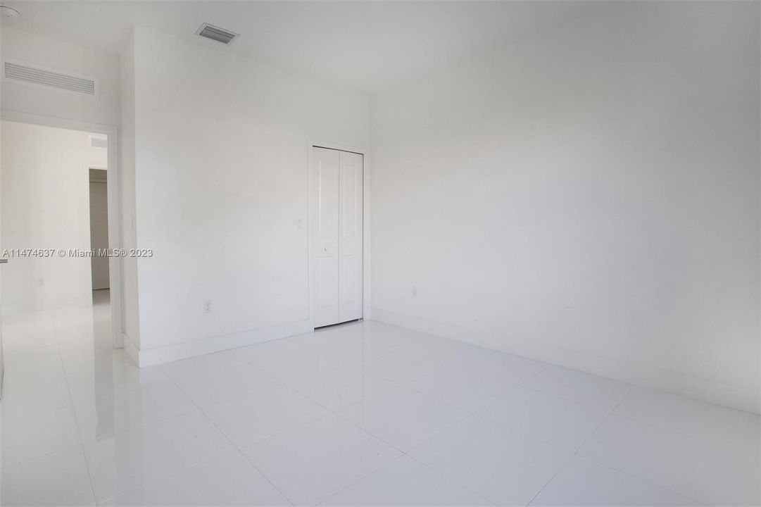 Recently Sold: $1,049,000 (5 beds, 4 baths, 3487 Square Feet)