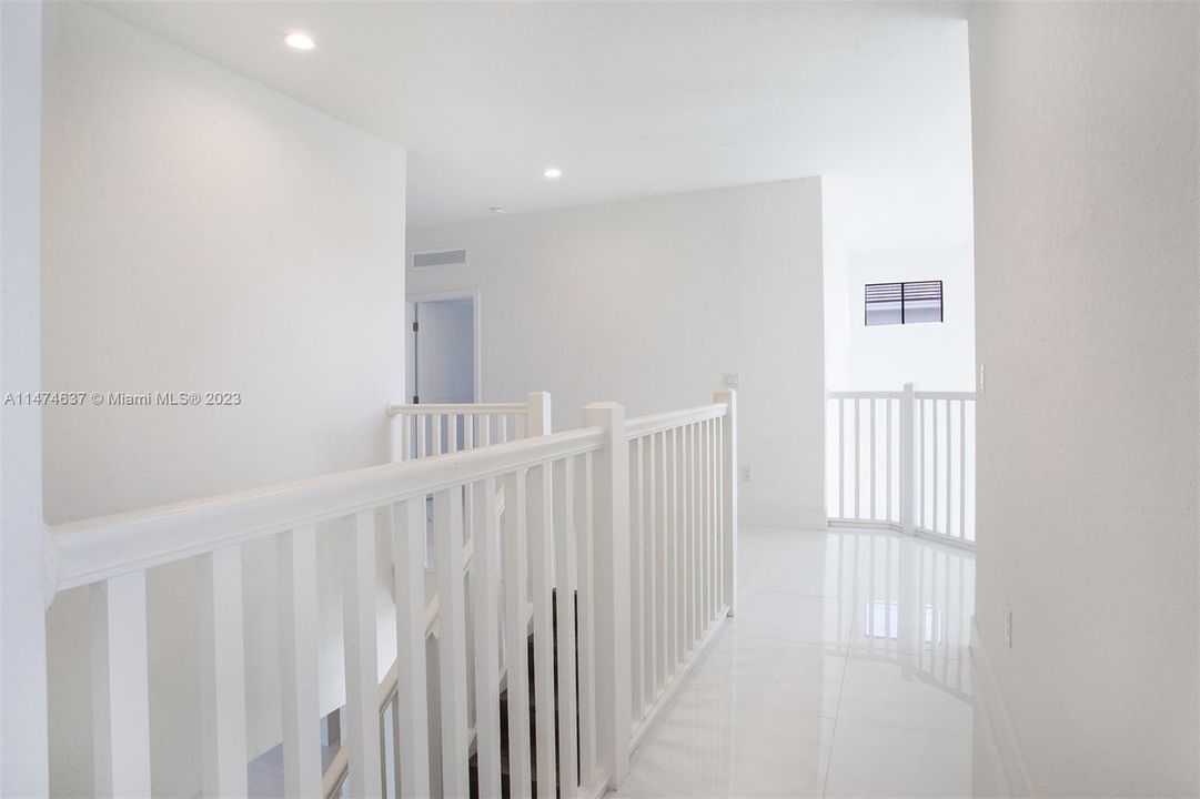 Recently Sold: $1,049,000 (5 beds, 4 baths, 3487 Square Feet)