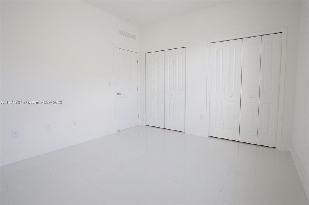 Recently Sold: $1,049,000 (5 beds, 4 baths, 3487 Square Feet)