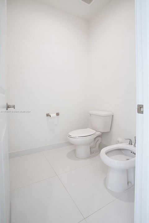 Recently Sold: $1,049,000 (5 beds, 4 baths, 3487 Square Feet)