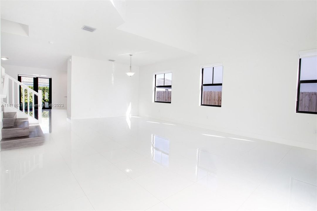 Recently Sold: $1,049,000 (5 beds, 4 baths, 3487 Square Feet)