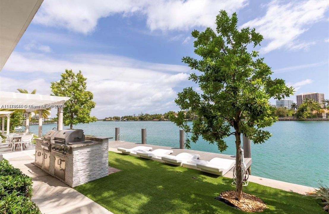 BBQ area, Charcoal and Propane