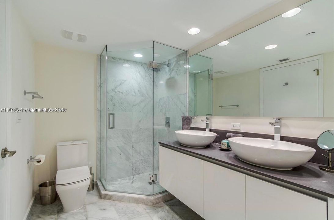 Master Bathroom , dual sink shower and tub