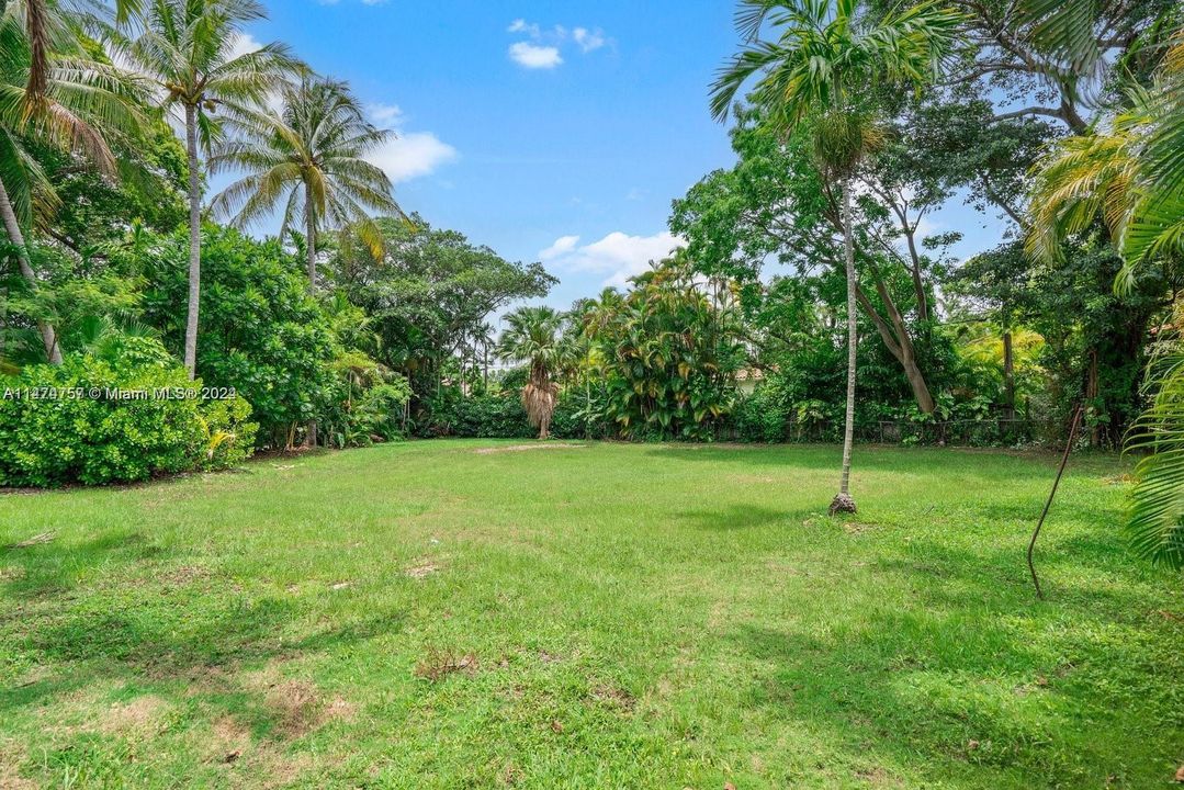 En Venta: $1,500,000 (0.24 acres)