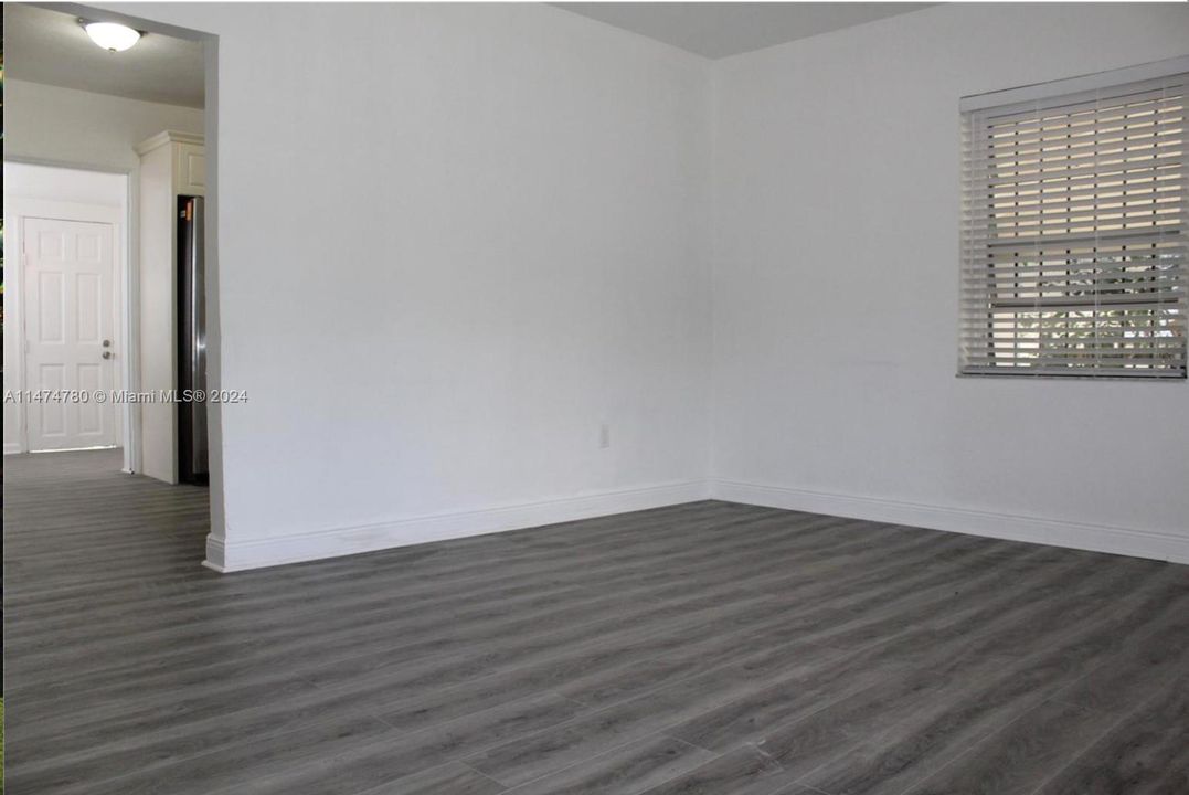 For Sale: $670,000 (2 beds, 1 baths, 916 Square Feet)