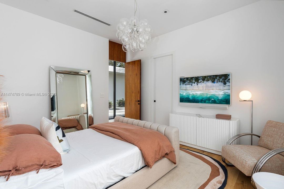 最近售出: $10,000,000 (6 贝兹, 6 浴室, 5198 平方英尺)