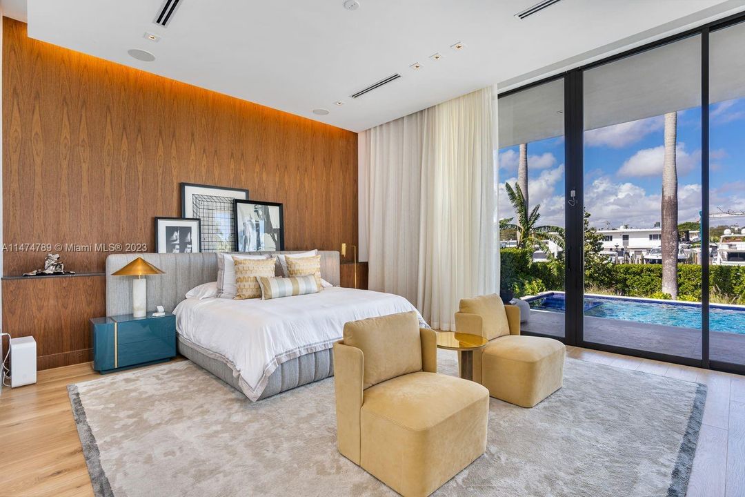 最近售出: $10,000,000 (6 贝兹, 6 浴室, 5198 平方英尺)