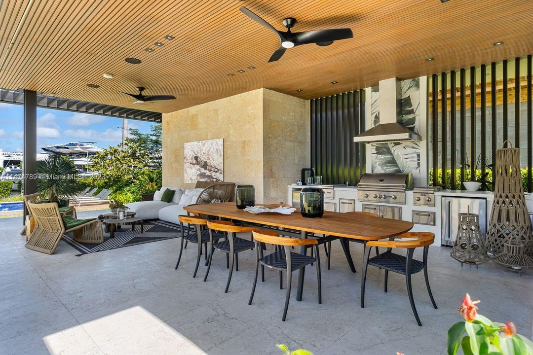 最近售出: $10,000,000 (6 贝兹, 6 浴室, 5198 平方英尺)