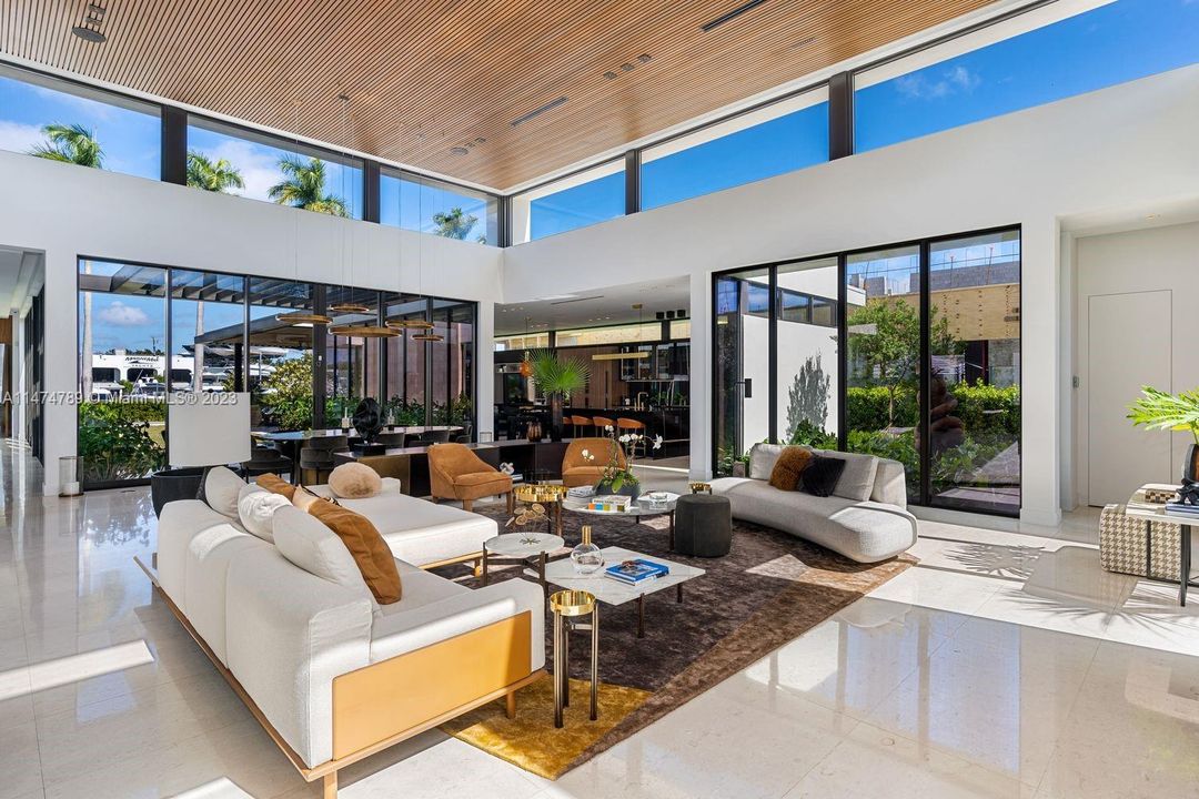 最近售出: $10,000,000 (6 贝兹, 6 浴室, 5198 平方英尺)