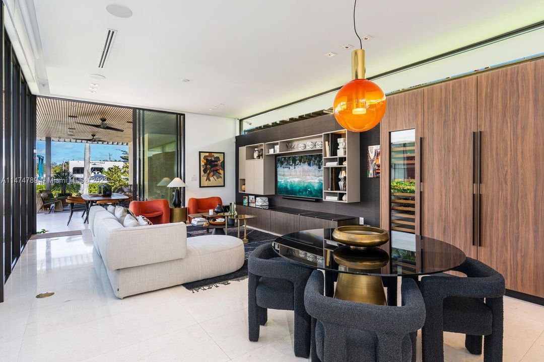 最近售出: $10,000,000 (6 贝兹, 6 浴室, 5198 平方英尺)