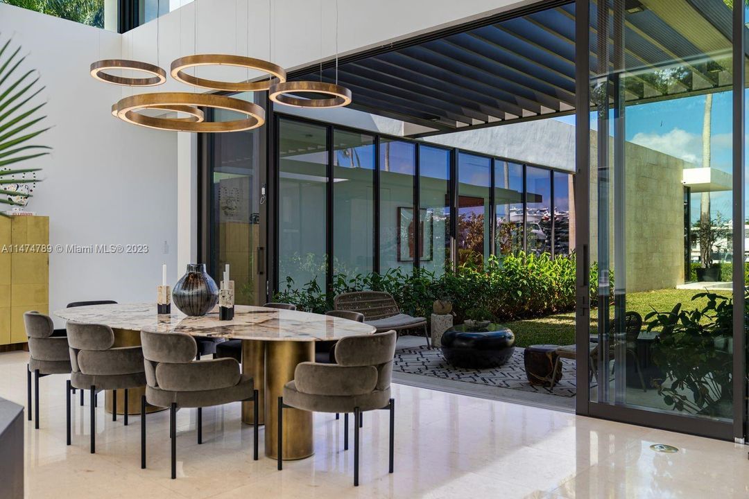 最近售出: $10,000,000 (6 贝兹, 6 浴室, 5198 平方英尺)