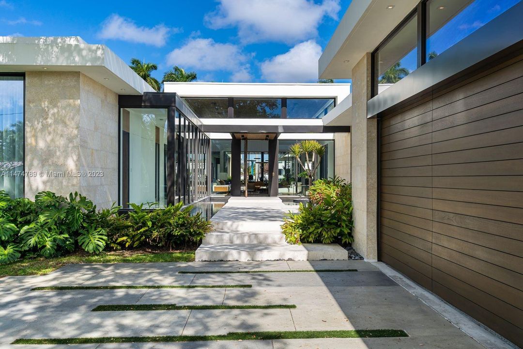 最近售出: $10,000,000 (6 贝兹, 6 浴室, 5198 平方英尺)