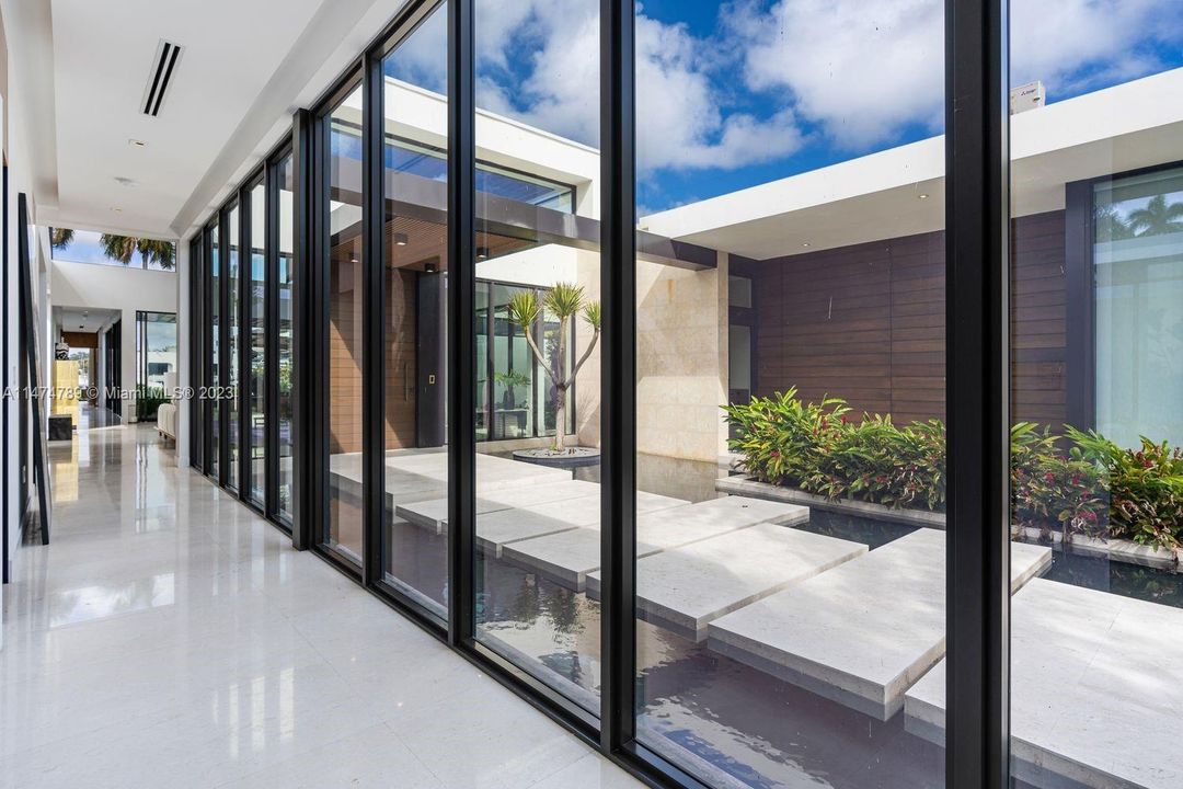 最近售出: $10,000,000 (6 贝兹, 6 浴室, 5198 平方英尺)