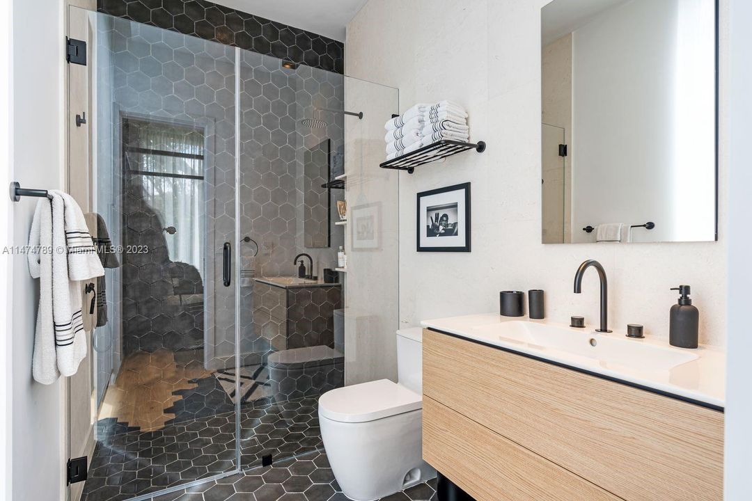 最近售出: $10,000,000 (6 贝兹, 6 浴室, 5198 平方英尺)