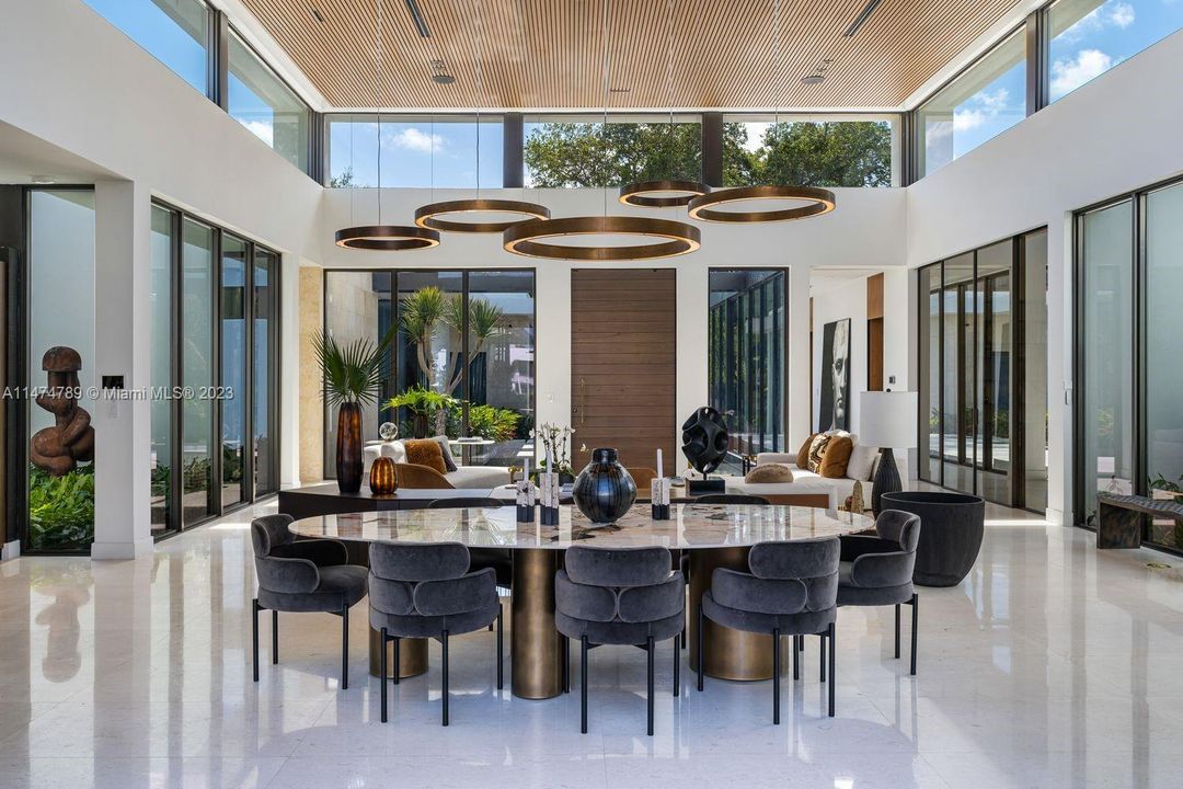 最近售出: $10,000,000 (6 贝兹, 6 浴室, 5198 平方英尺)