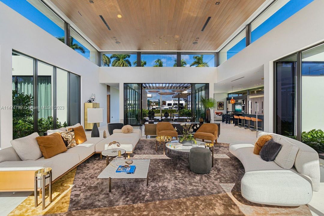 最近售出: $10,000,000 (6 贝兹, 6 浴室, 5198 平方英尺)