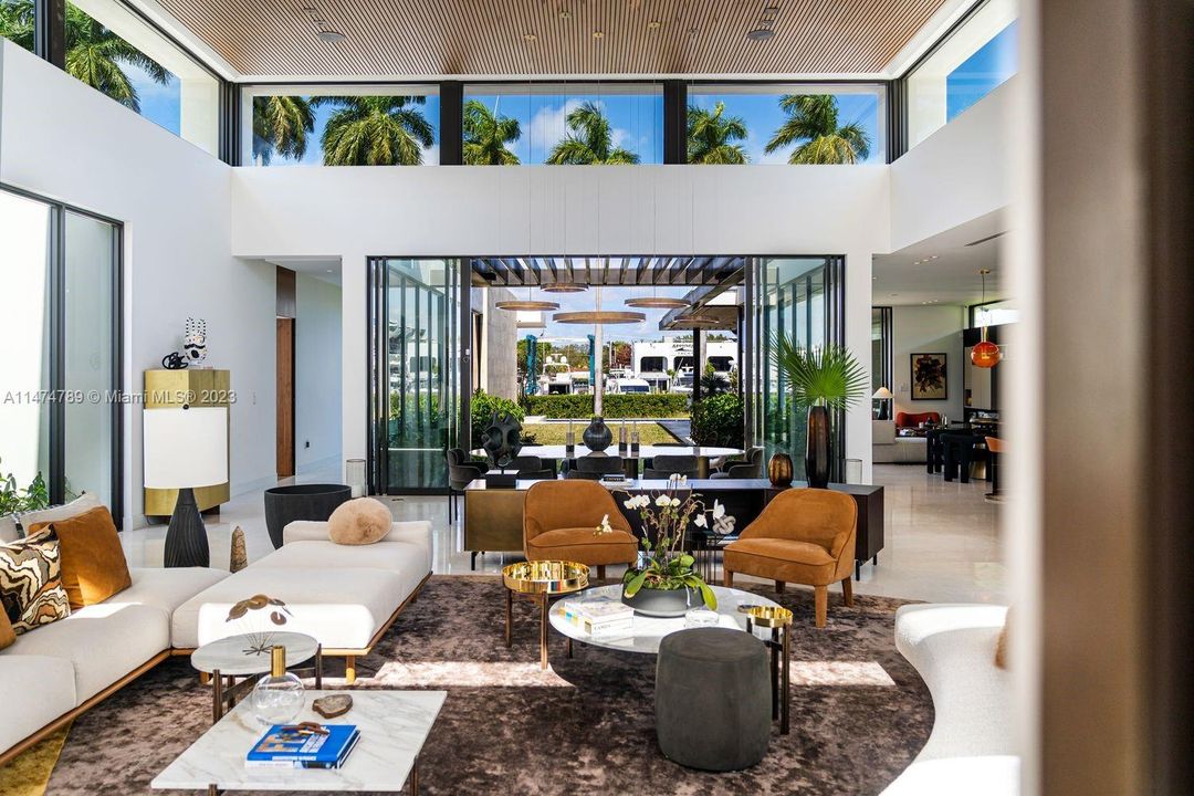 最近售出: $10,000,000 (6 贝兹, 6 浴室, 5198 平方英尺)