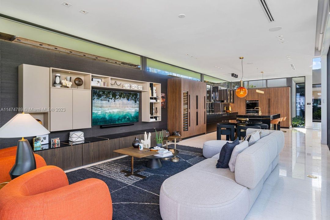 最近售出: $10,000,000 (6 贝兹, 6 浴室, 5198 平方英尺)