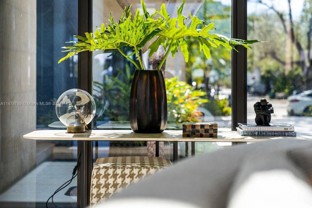 最近售出: $10,000,000 (6 贝兹, 6 浴室, 5198 平方英尺)