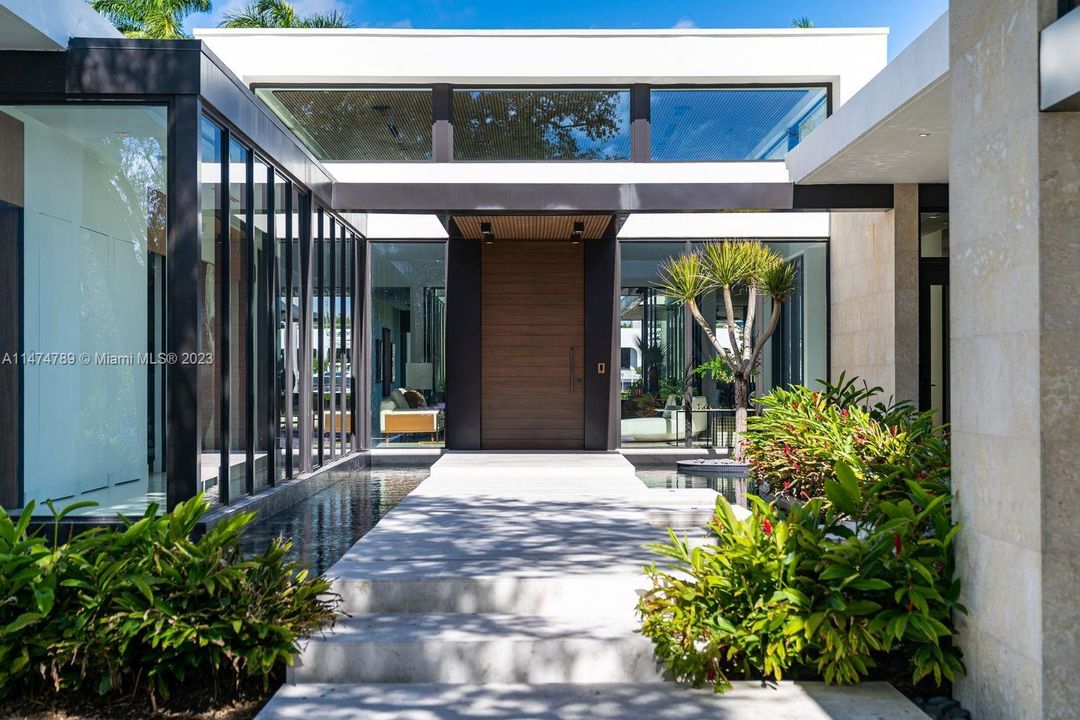 最近售出: $10,000,000 (6 贝兹, 6 浴室, 5198 平方英尺)