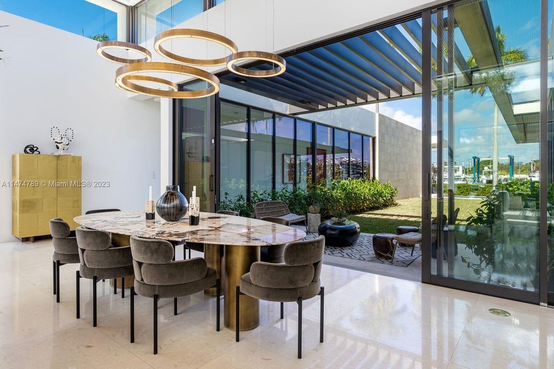 最近售出: $10,000,000 (6 贝兹, 6 浴室, 5198 平方英尺)