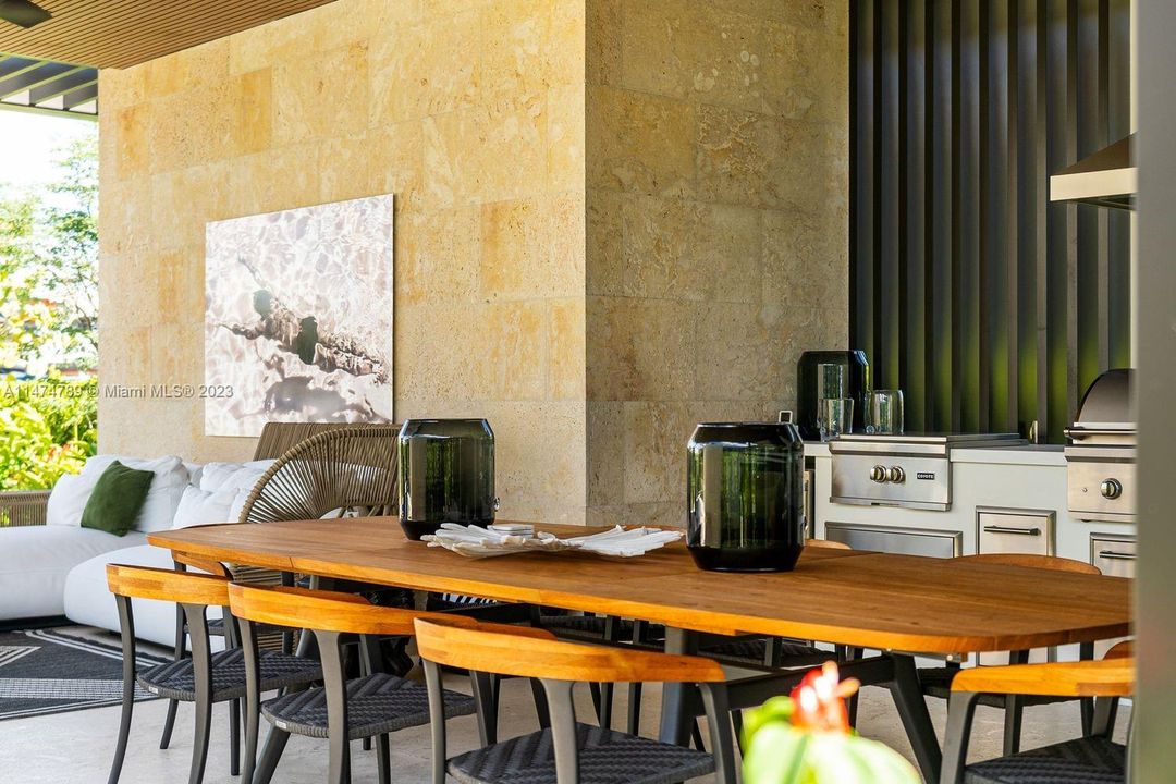 最近售出: $10,000,000 (6 贝兹, 6 浴室, 5198 平方英尺)