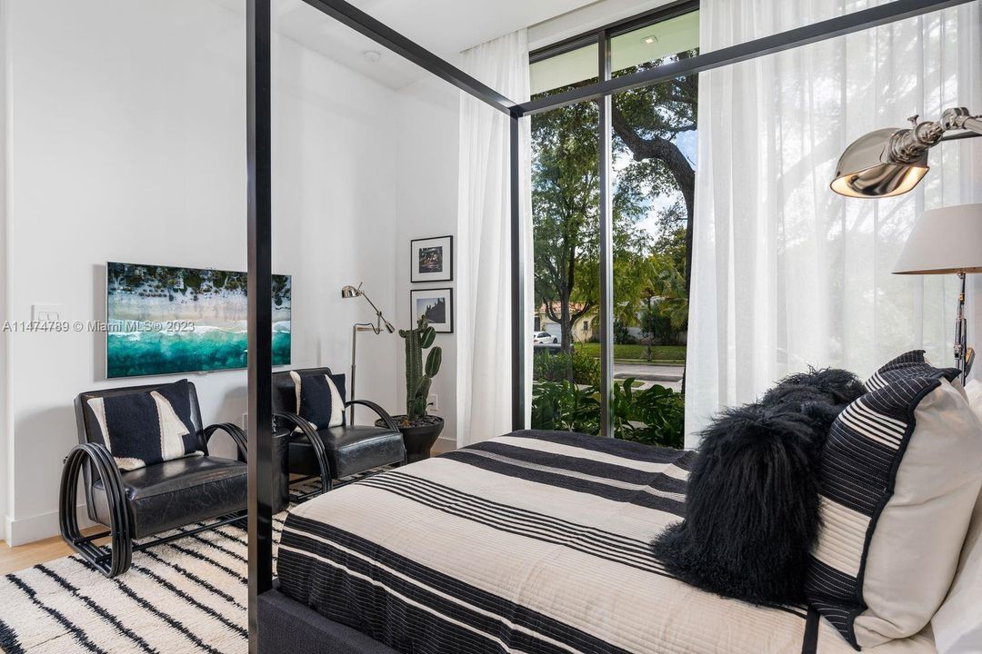 最近售出: $10,000,000 (6 贝兹, 6 浴室, 5198 平方英尺)