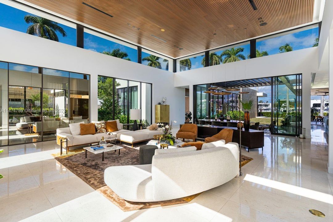 最近售出: $10,000,000 (6 贝兹, 6 浴室, 5198 平方英尺)