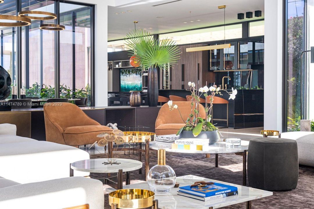 最近售出: $10,000,000 (6 贝兹, 6 浴室, 5198 平方英尺)