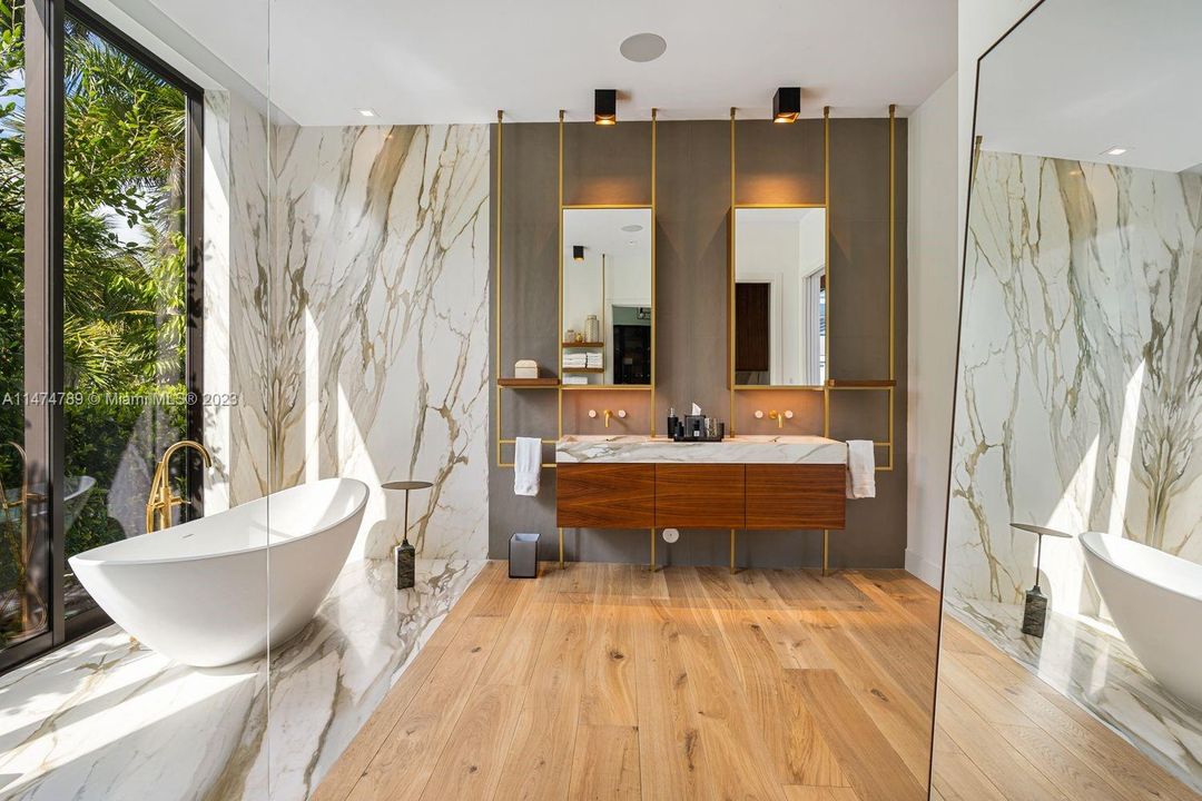 最近售出: $10,000,000 (6 贝兹, 6 浴室, 5198 平方英尺)