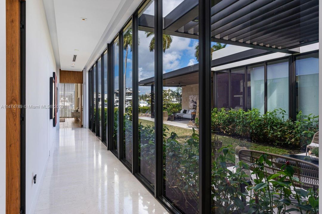 最近售出: $10,000,000 (6 贝兹, 6 浴室, 5198 平方英尺)