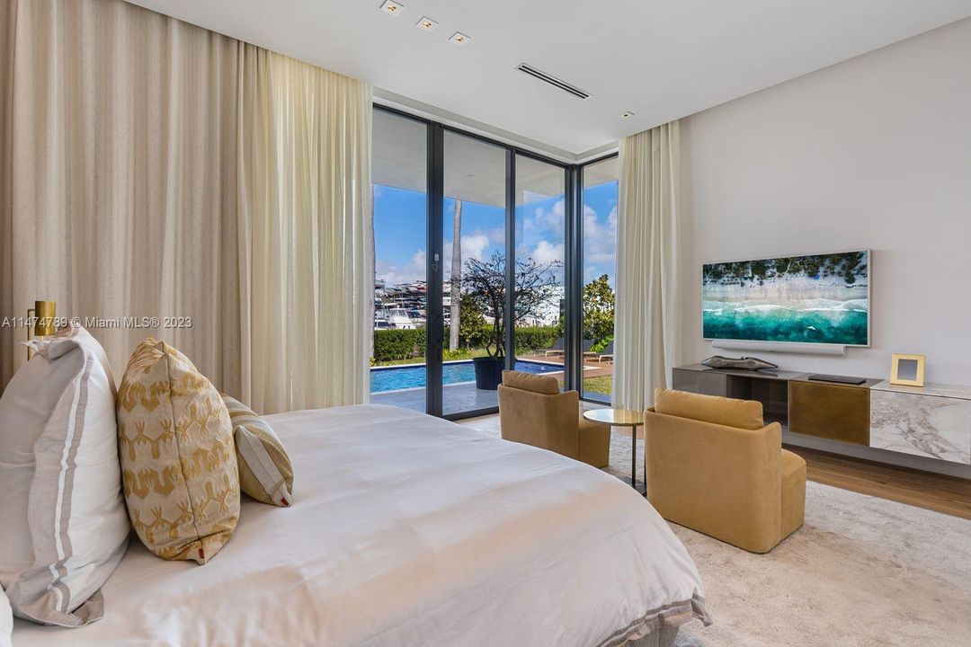 最近售出: $10,000,000 (6 贝兹, 6 浴室, 5198 平方英尺)