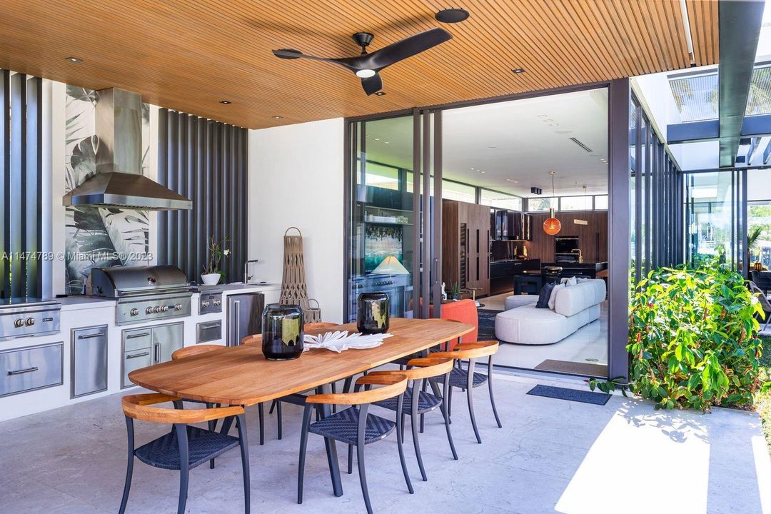 最近售出: $10,000,000 (6 贝兹, 6 浴室, 5198 平方英尺)