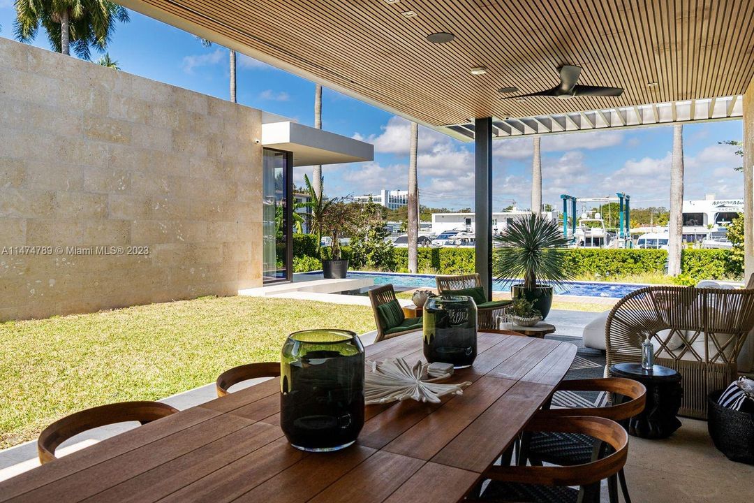 最近售出: $10,000,000 (6 贝兹, 6 浴室, 5198 平方英尺)