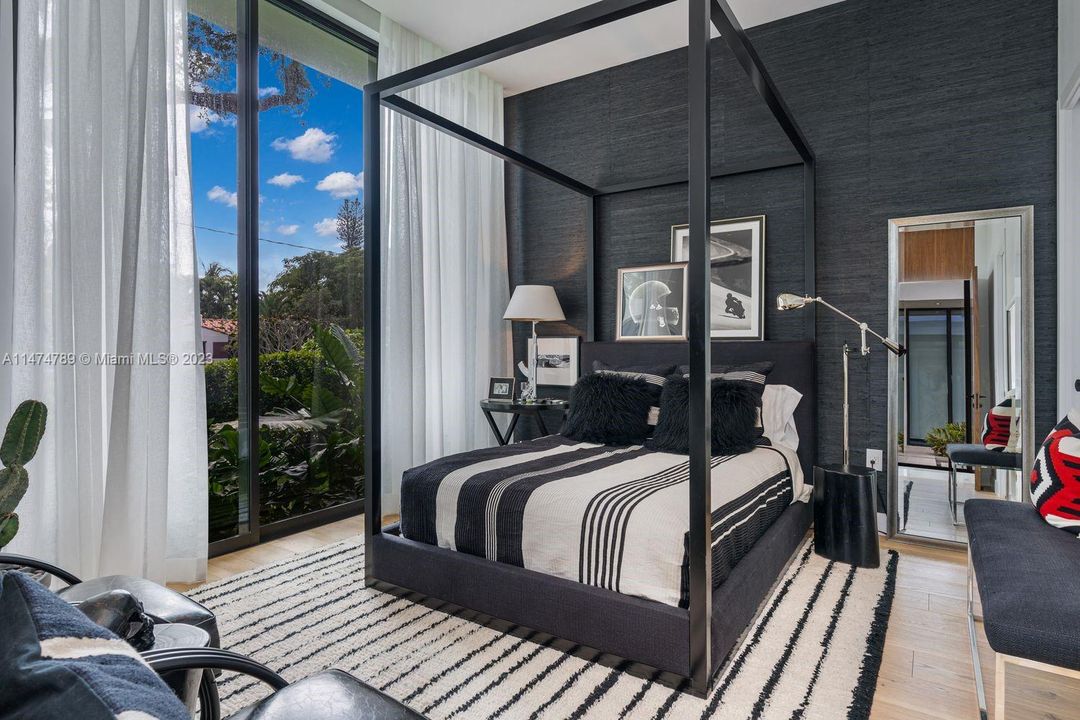 最近售出: $10,000,000 (6 贝兹, 6 浴室, 5198 平方英尺)