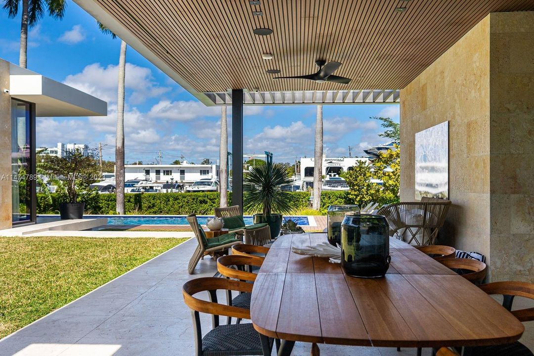 最近售出: $10,000,000 (6 贝兹, 6 浴室, 5198 平方英尺)