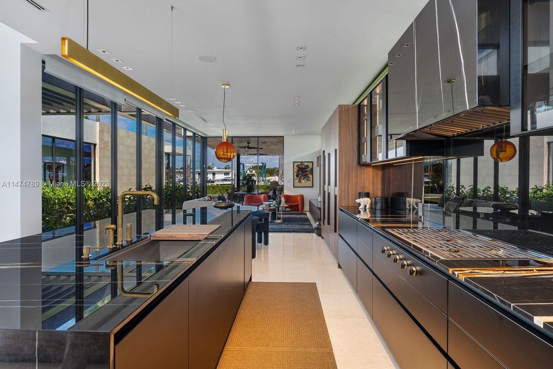 最近售出: $10,000,000 (6 贝兹, 6 浴室, 5198 平方英尺)