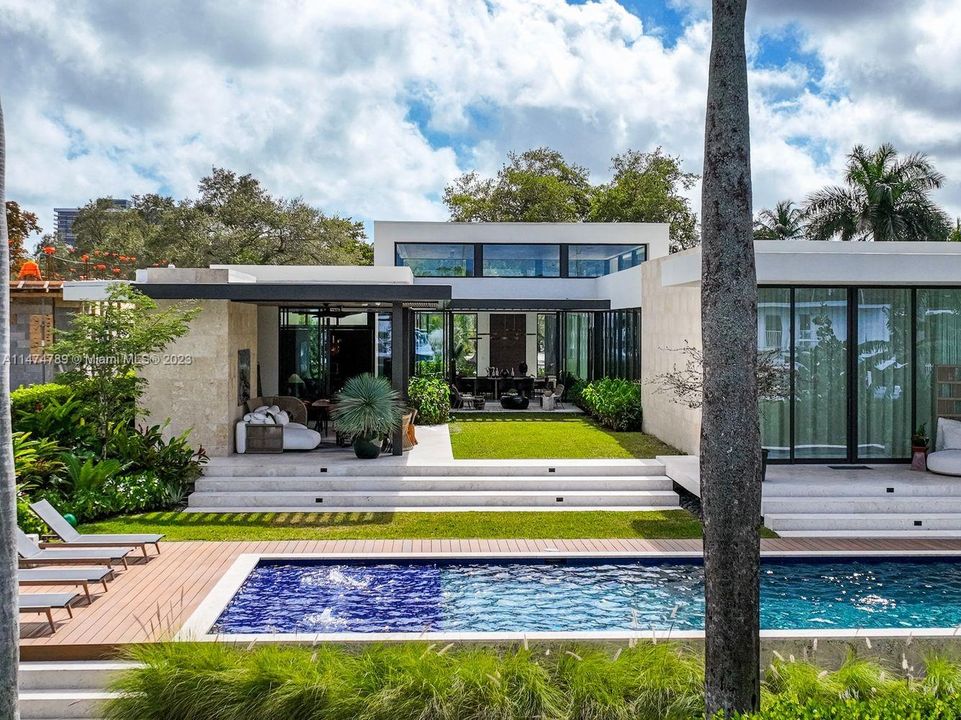 最近售出: $10,000,000 (6 贝兹, 6 浴室, 5198 平方英尺)