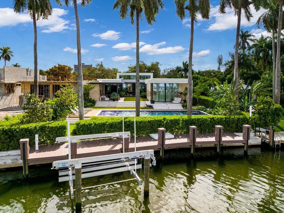 最近售出: $10,000,000 (6 贝兹, 6 浴室, 5198 平方英尺)