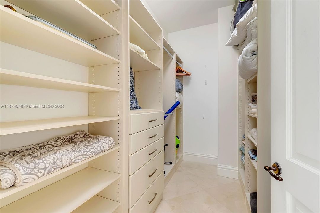 Recently Sold: $3,490,000 (2 beds, 3 baths, 2221 Square Feet)