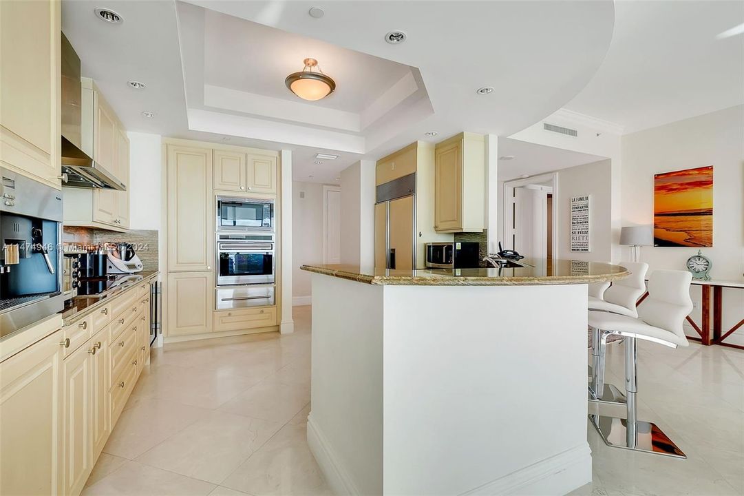Recently Sold: $3,490,000 (2 beds, 3 baths, 2221 Square Feet)
