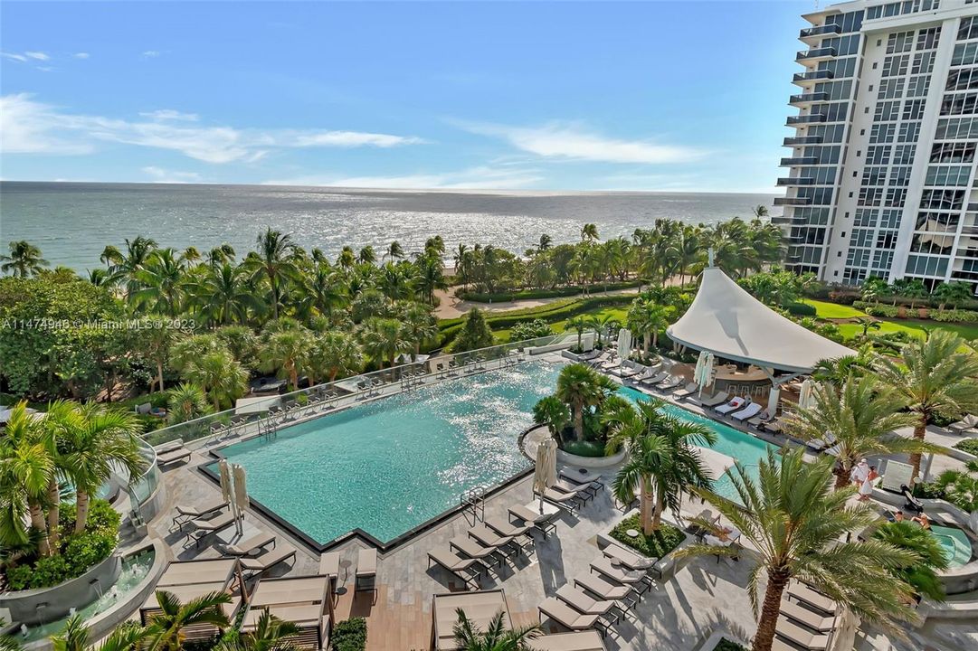 Recently Sold: $3,490,000 (2 beds, 3 baths, 2221 Square Feet)