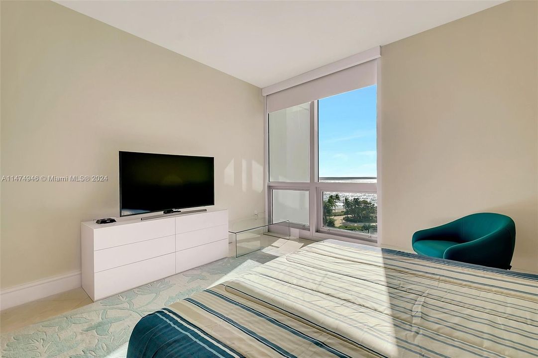 Recently Sold: $3,490,000 (2 beds, 3 baths, 2221 Square Feet)