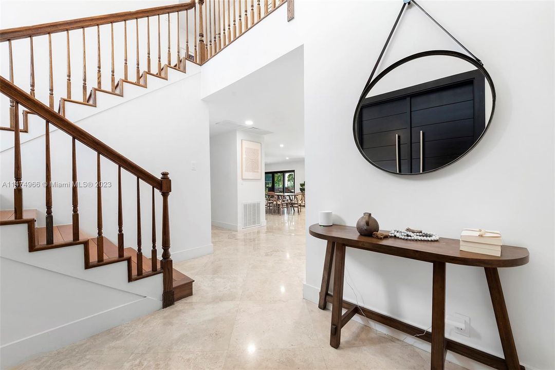 Recently Sold: $4,395,000 (5 beds, 5 baths, 3572 Square Feet)