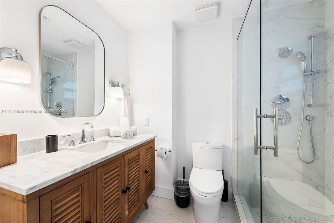 Recently Sold: $4,395,000 (5 beds, 5 baths, 3572 Square Feet)