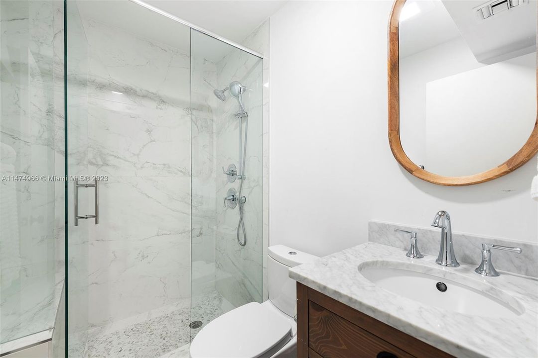 Recently Sold: $4,395,000 (5 beds, 5 baths, 3572 Square Feet)