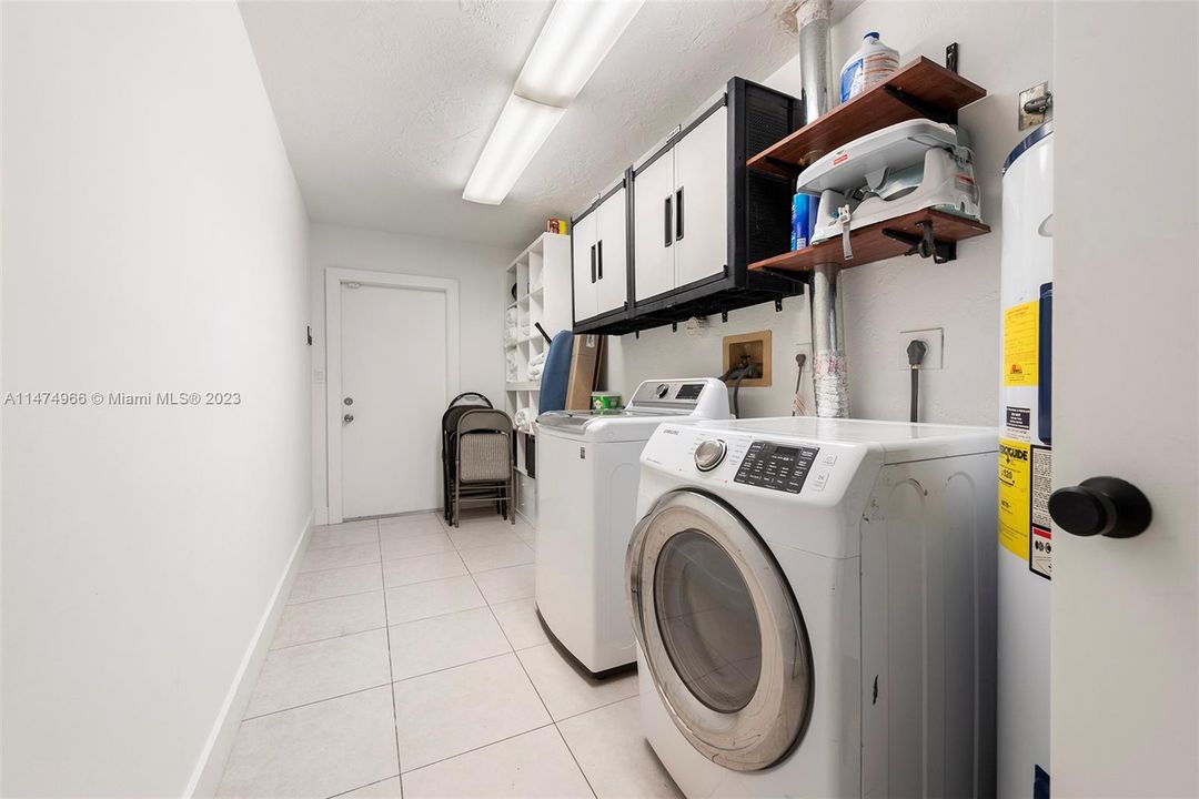 Recently Sold: $4,395,000 (5 beds, 5 baths, 3572 Square Feet)