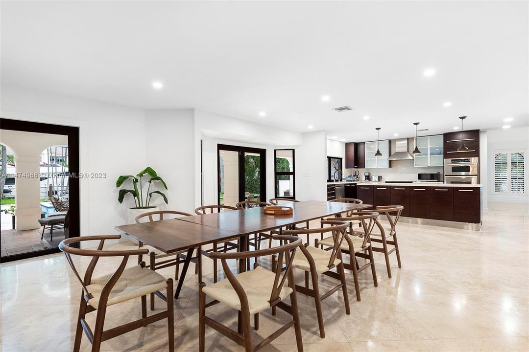 Recently Sold: $4,395,000 (5 beds, 5 baths, 3572 Square Feet)